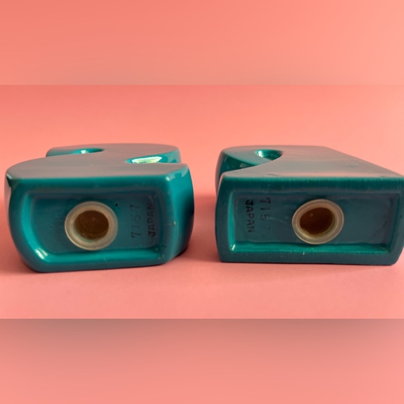 Vintage made in Japan teal salt and pepper shakers in groovy condition - Picture 2 of 5